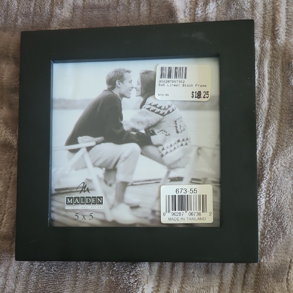 L5  nwt 5 x 5" Malden Classic Black Linear Wood Picture Frame in 6.5 x 6.5 frame